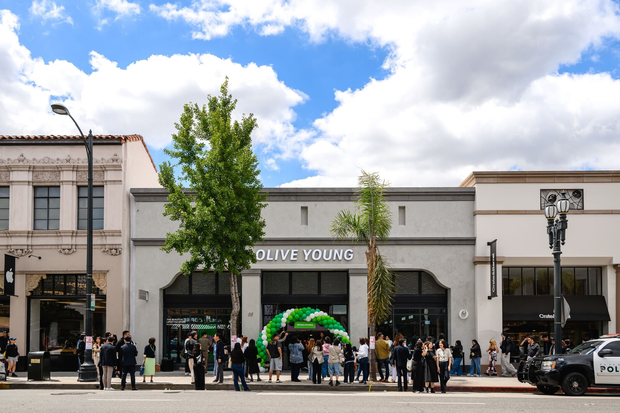 Am 29. Mai machte die neue Filiale von Olive Young in Pasadena im Bundesstaat Kalifornien in den USA auf ⓒ CJ Olive Young