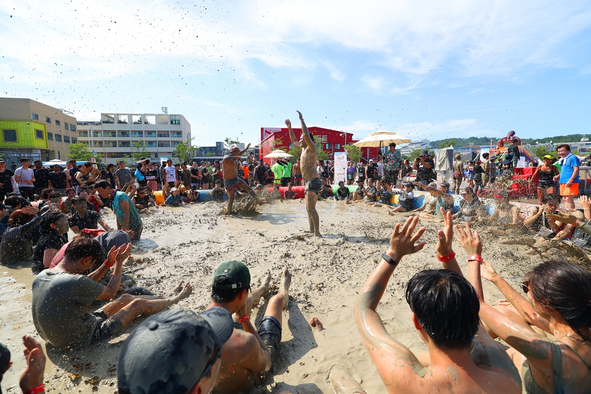 Vom 25. Juli bis zum 10. August 2025 fand das Boryeong-Schlammfestival am Strand Daecheon und auf dem Boryeong Mud Expo Square in Boryeong in der Provinz Chungcheongnam-do statt ⓒ Korea.net DB