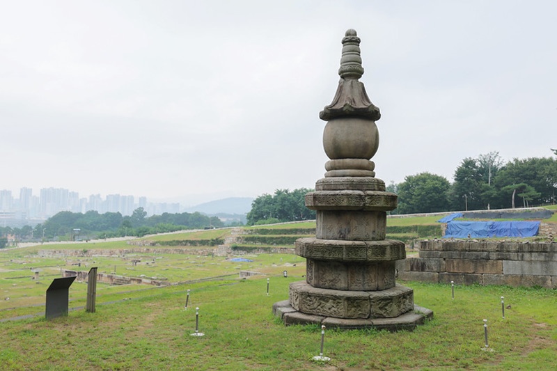 Der als Nationalschatz ausgewiesene Stupa der Hoeamsa-Tempelanlage