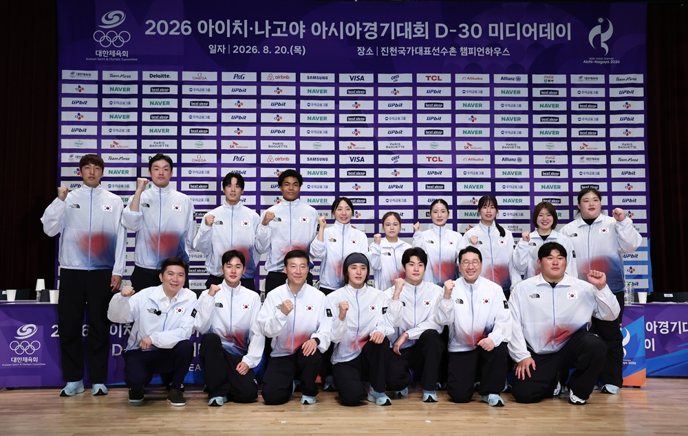 Am 20. August posieren Teilnehmende bei einer Medienveranstaltung anlässlich der Asienspielen 2026 in Aichi und Nagoya im Jincheon National Training Center of Korean Sport and Olympic Committee für ein Erinnerungsfoto ⓒ Yonhap News 