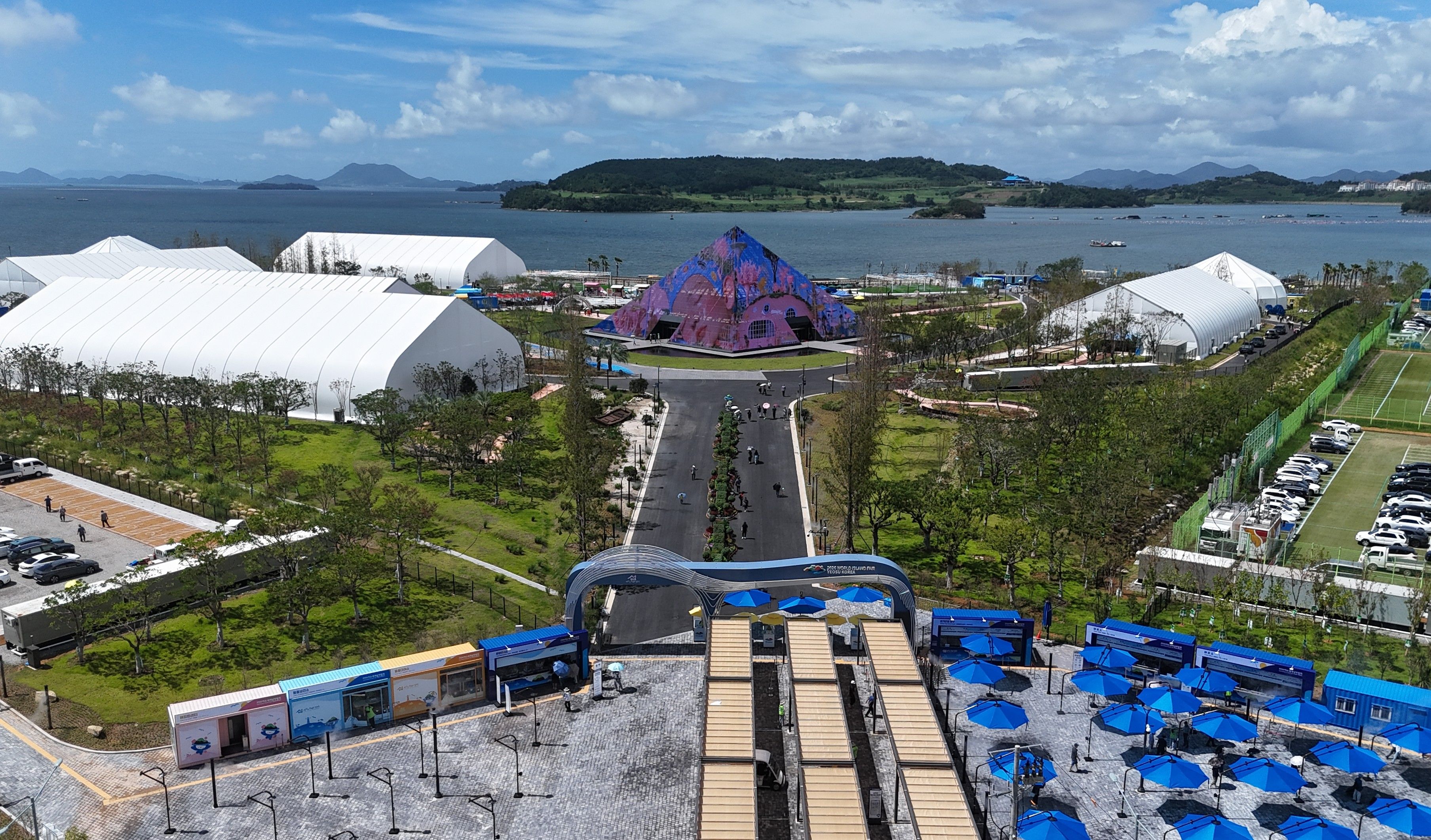 Die &bdquo;2026 Yeosu World Island Fair&ldquo; findet vom 5. September bis zum 4. November in Yeosu in der Sondermetropole Jeonnam-Gwangju statt. Foto: Der Hauptveranstaltungsbereich Jinmo-Gebiet ⓒ Organisationskomitee der Yeosu World Island Fair