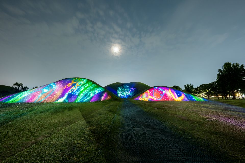 Medienkunst zum nationalen Kulturerbe erleuchtet die Tumuli von Daereungwon in Gyeongju, Provinz Gyeongsangbuk-do ⓒ Offizielle Website von Visit Korean Heritage Campaign 