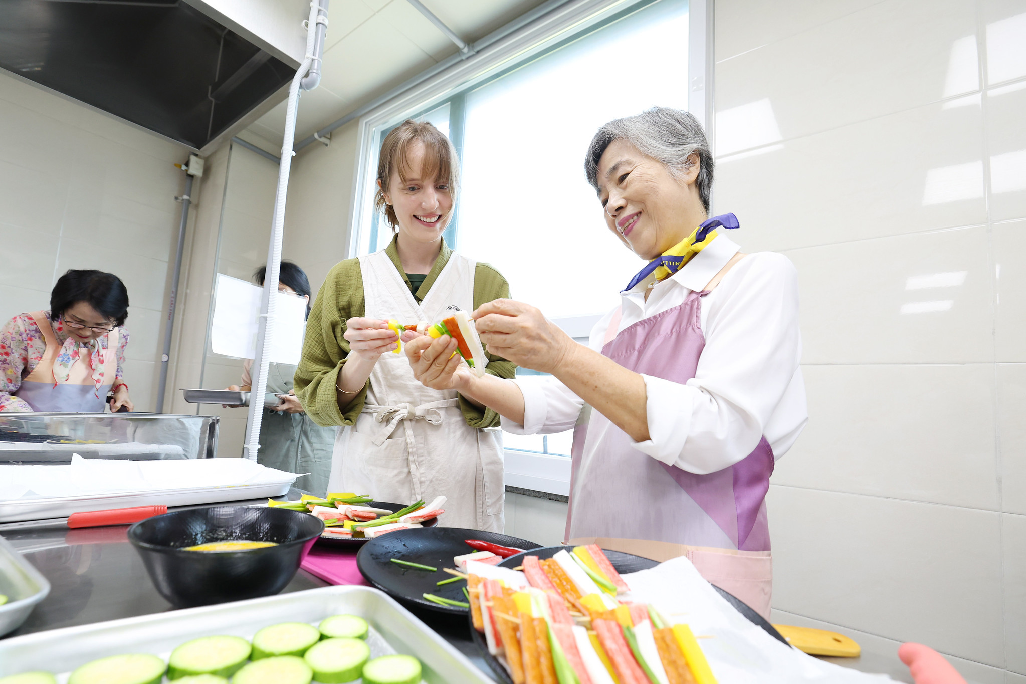 Am 30. September 2025 findet im Yongsan Senior Welfare Center in Yongsan-gu, Seoul, das Programm &bdquo;Global Culture Trip: Chuseok Cooking Class&rdquo; statt ⓒ Korea.net DB