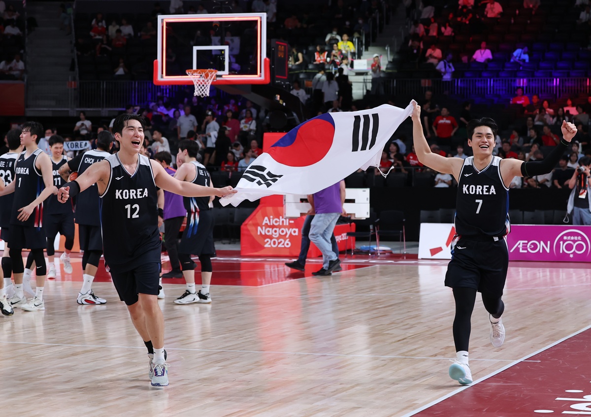 Am 20. September freut sich die koreanische Männer-Basketballnationalmannschaft über ihren Sieg im Finale in der Aichi International Arena