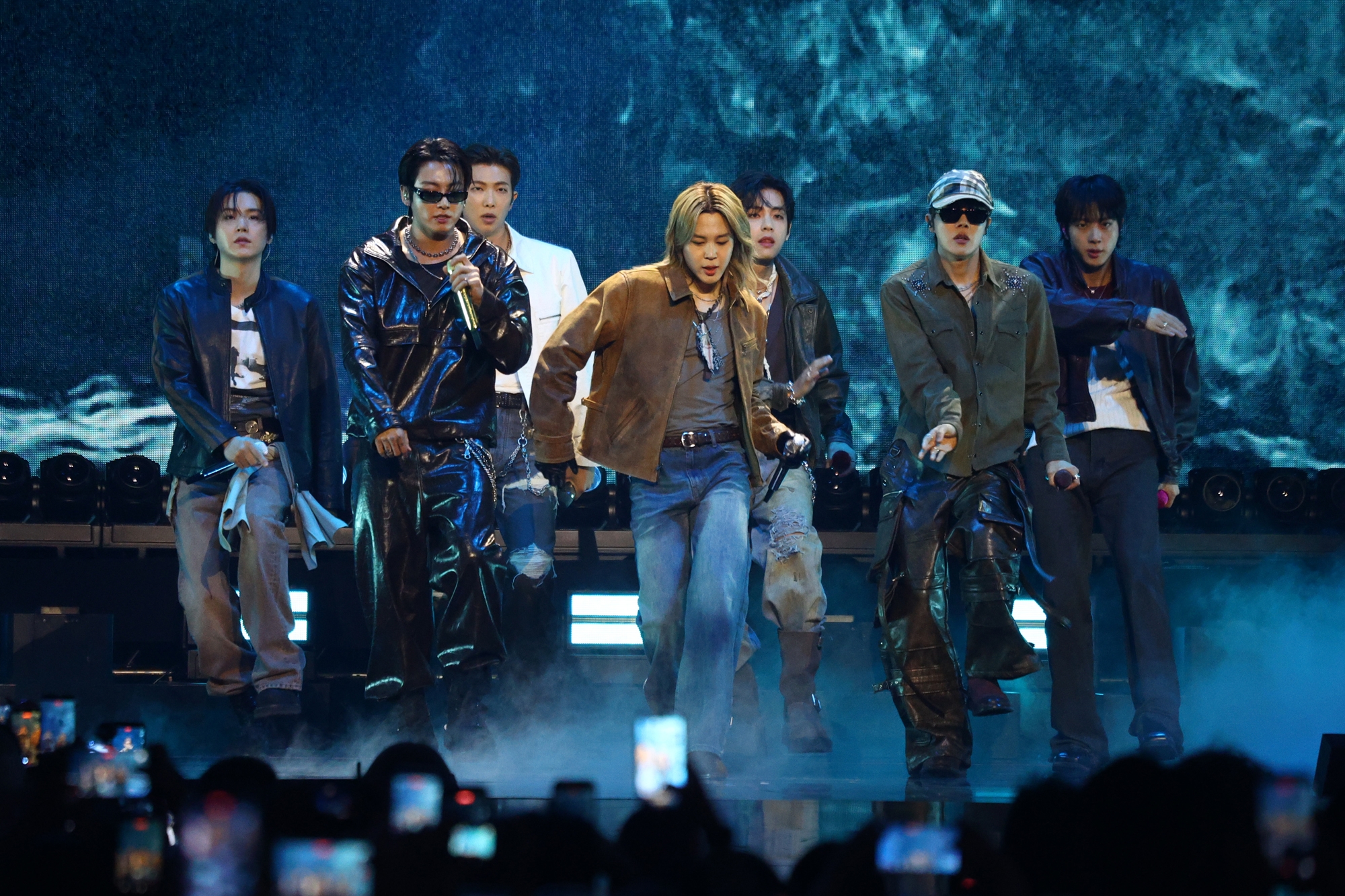 Am 27. September gewinnt die K-Pop-Boygruppe BTS bei den MTV Video Music Awards 2026 (VMA) in Los Angeles in den USA drei Preise in den Kategorien &bdquo;Song of the Year&ldquo;, &bdquo;Best K-Pop&ldquo; und &bdquo;Best Group&ldquo;. Foto: BTS beim &bdquo;2026 iHeartRadio Music Festival&rdquo;, das am 18. September in der T-Mobile Arena in Las Vegas in den USA stattfindet