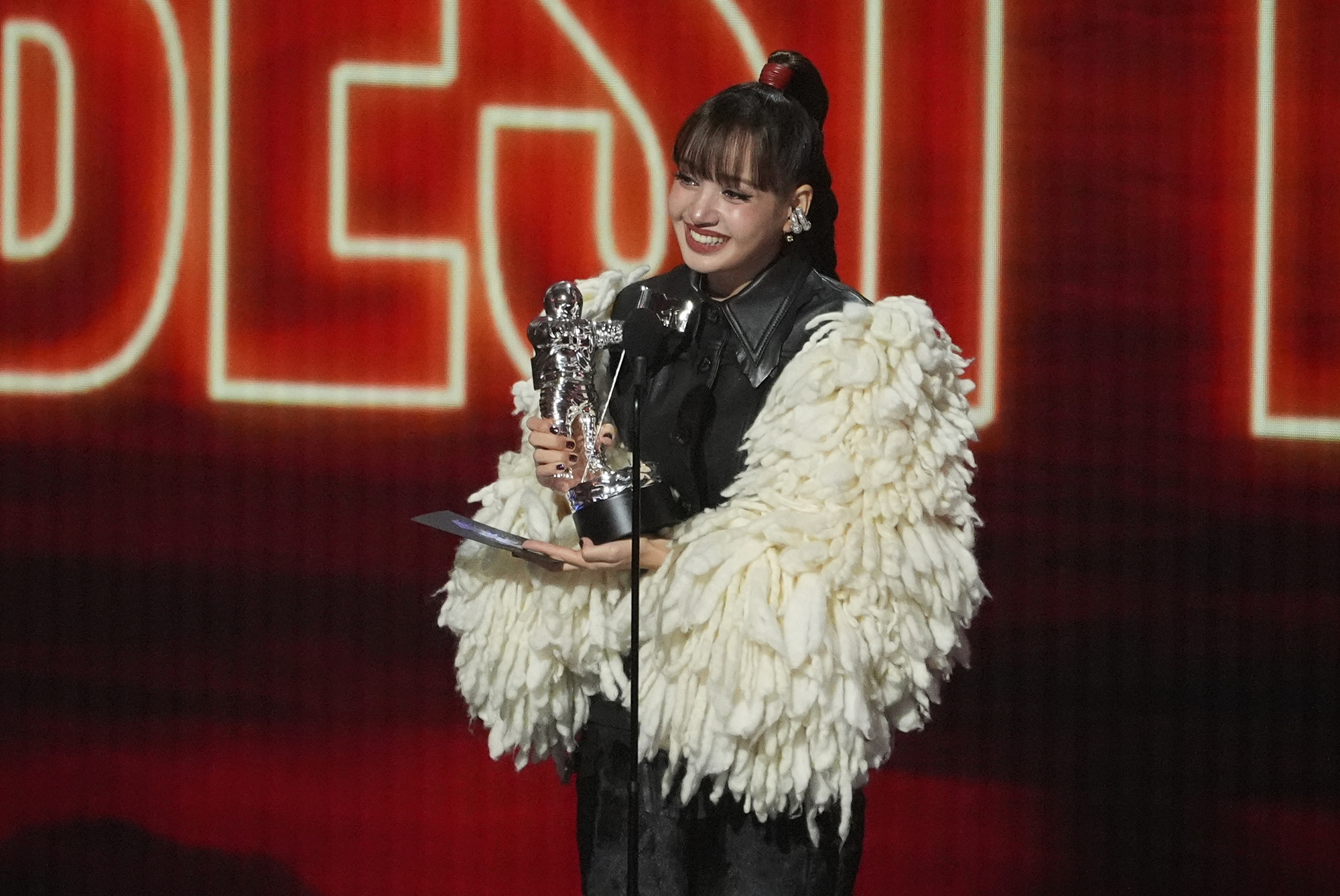 Am 27. September &auml;u&szlig;ert sich Lisa, Mitglied der K-Pop-Girlgroup BLACKPINK, bei den MTV Video Music Awards 2026 (VMA) in Los Angeles, USA, nach ihrer Auszeichnung in der Kategorie &bdquo;Best Pop&ldquo; f&uuml;r ihren Song &bdquo;Dream&ldquo; aus ihrem ersten Solo-Album &bdquo;Alter Ego&ldquo;