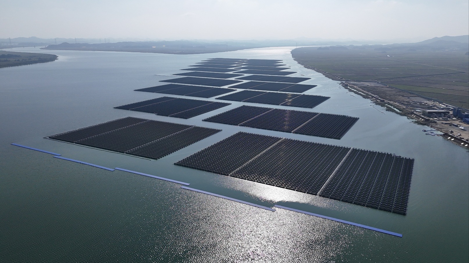 Foto: Die Landschaft der schwimmenden Solaranlage auf dem Daeho-See in Seosan in der Provinz Chungcheongnam-do ⓒ Korea East-West Power