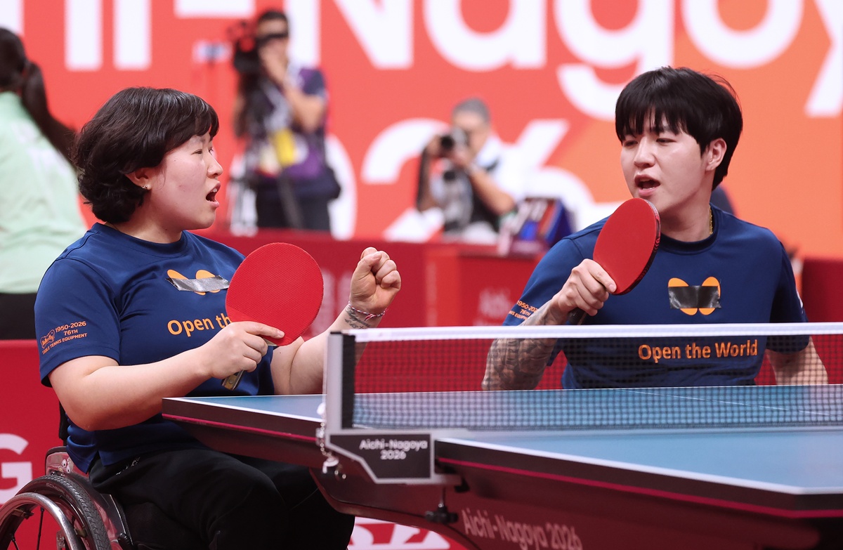 Am 22. Oktober gewinnt das koreanische Tischtennisteam von Jang Yeongjin (rechts) und Lee Migyu die Goldmedaille im Mixed-Doppel im Tischtennis (Sportklasse XD7) bei den Para-Asienspielen 2026 in Aichi und Nagoya im Sky Hall Toyota