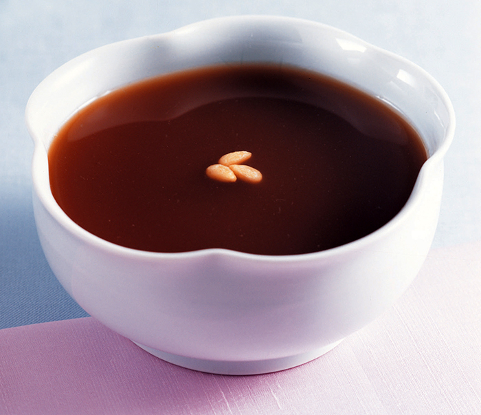 It's good to drink jehotang in the summer, as it helps the inner organs, helps digestion and quenches the thirst. It's also good to drink jehotang after drinking alcohol or eating salty food, such as stews or marinated fish.
