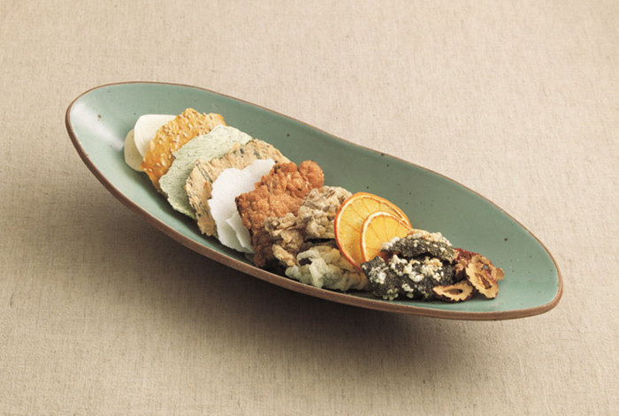 <i>Bugak</i> traditional snacks are made from deep-fried vegetables.