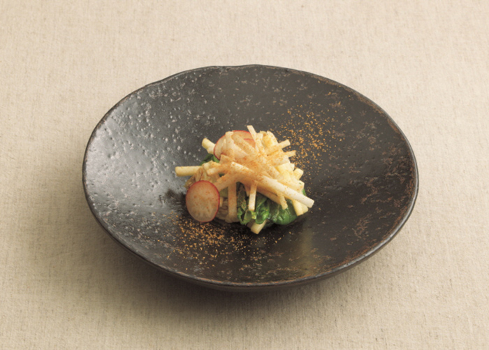 A salad is made with cabbage and lettuce mixed with <i>doenjang</i> soybean paste.