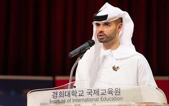 An der Endrude des 22. Koreanisch-Redeweltwettbewerb für Ausländer nimmt Ali al Khawajah aus VAE teil.