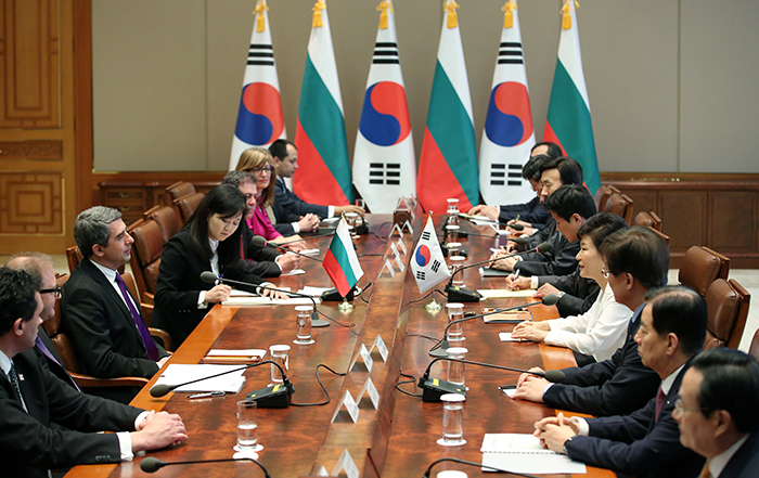 박근혜 대통령이 14일 로센 플레브넬리에프 불가리아 대통령과 정상회담을 갖고 있다. 