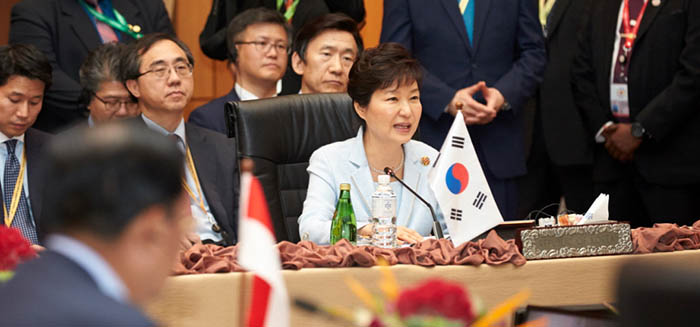 President_Attends_ASEAN_Raos_01.jpg