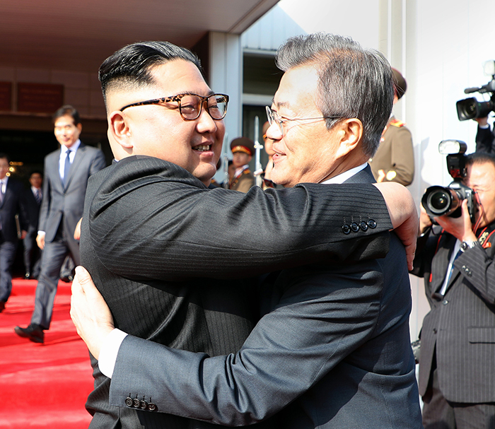 “일체의 형식 없이 만나고 싶다”