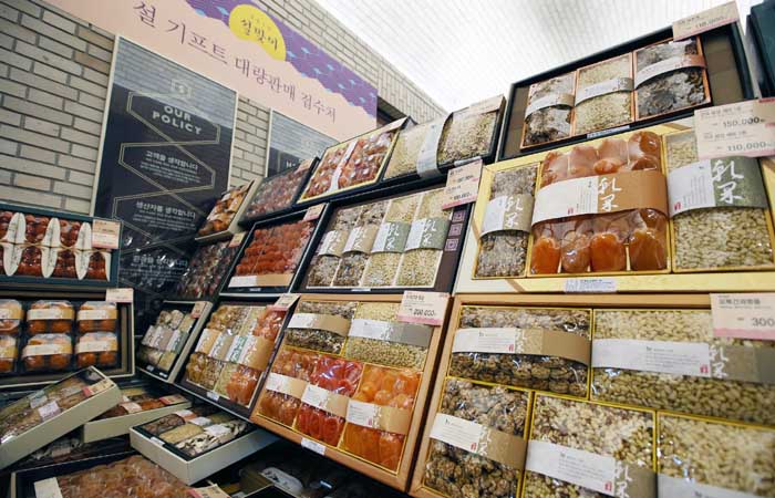 맛뿐 만 아니라 아름다운 색깔과 모양이 돋보이는 ‘전통한과세트’는 보는 재미를 더한다. 
