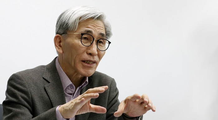 Jung Hae Gu, Vorsitzender der Präsidialkommission für Politikplanung, erklärt die Vision der Regierung für inklusives Wachstum im Regierungskomplex Seoul.