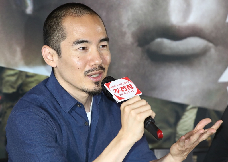 Miki Dezaki, Regisseur des Dokumentarfilms „Shusenjo: The Main Battleground of Comfort Women Issue“, spricht am 15. Juli in einer Pressekonferenz. ⓒ Yonhap News