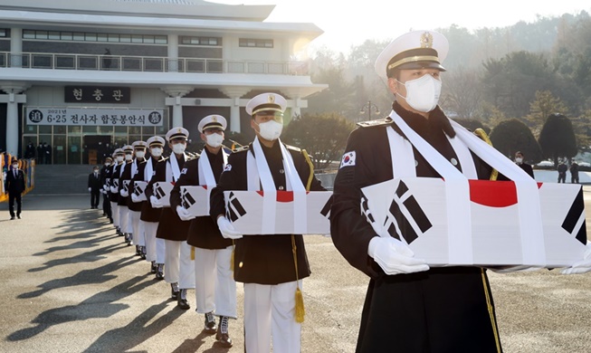 Gemeinsame Einweihungszeremonie für die sterblichen Überreste von 370 Soldaten des Koreakriegs