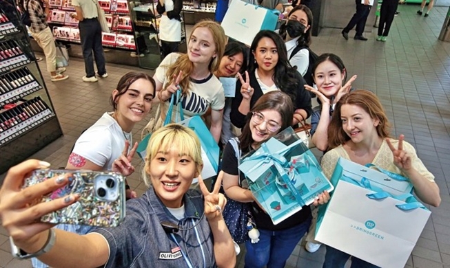 Ausländische Touristen in Korea bezahlen, um die K-Kultur zu erleben
