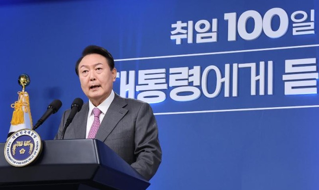 Präsident Yoon hält anlässlich seines 100-tägigen Amtsantritts eine Pressekonferenz ab