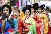 Hanbok-Festival läutet den Frühling in Insadong ein