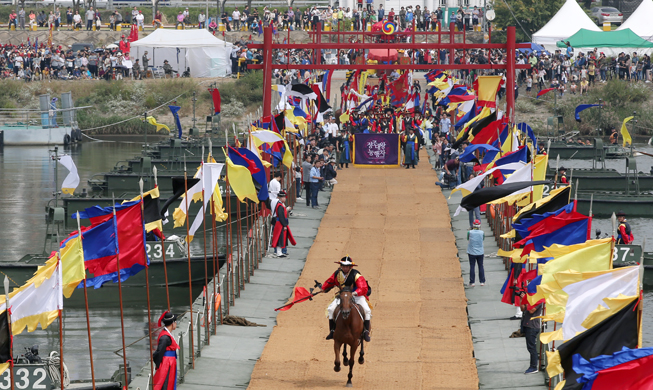 Parade des Königs Jeongjo dreht die Uhr um 222 Jahre zurück