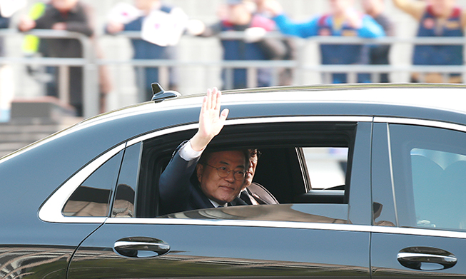 Südkoreas Präsident Moon Jae-in fährt nach Panmunjeom für das historische Treffen