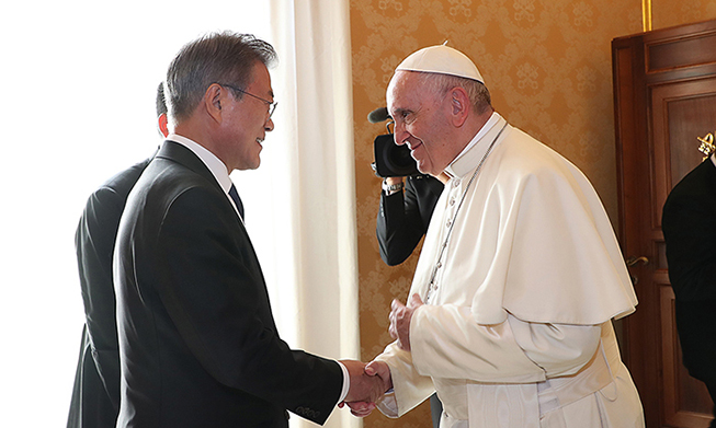 Papst Franziskus sagt, dass er Pjöngjang nach einer offiziellen Einladung auf jeden Fall besuchen darf