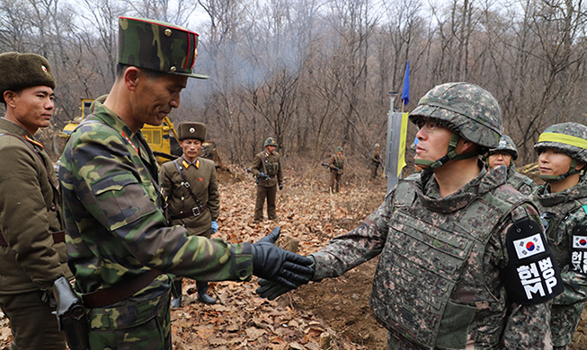 Süd- und Nordkorea verbinden die Straße in der DMZ