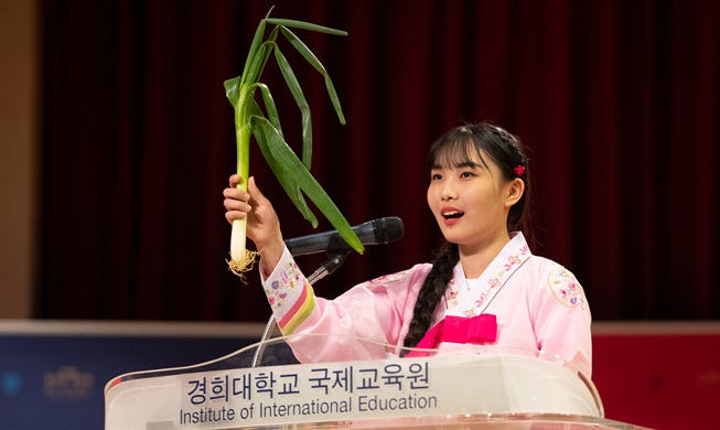 Koreanisch-Redewettbewerb: verschiedene Berufe, Herkunft und Alter