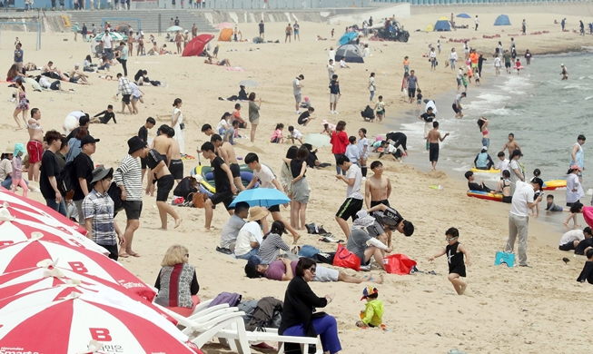 Baden gegen die Hitze: Eröffnung der Strände in Korea