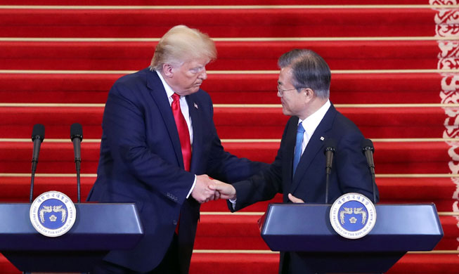 Pressekonferenz von Präsident Moon und US-Präsident Trump