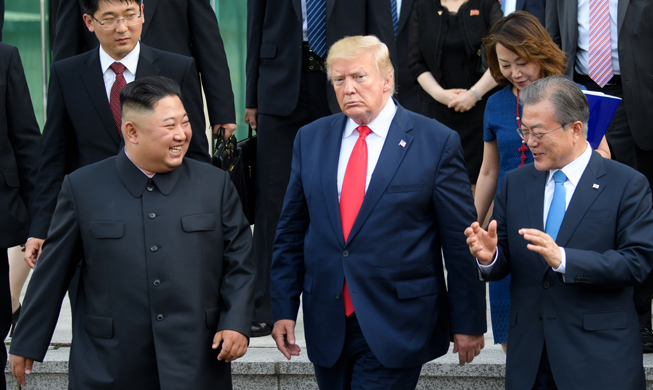 Moon, Trump und Kim – historische Momente in Bildern