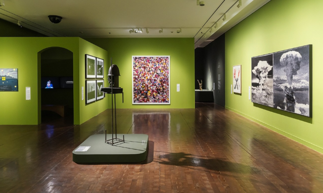 Sonderausstellung “Prelude: With a Heart Singing Stars“