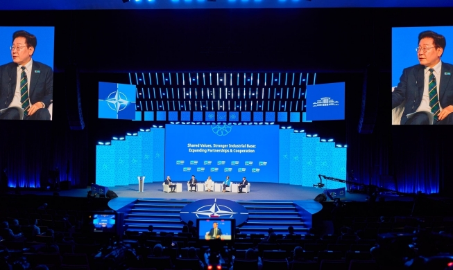 Präsident Lee beim Forum der Verteidigungsindustrie auf dem NATO-...