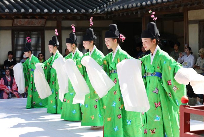 Aufführung von Jinjakrye im Changdeokgung-Palast