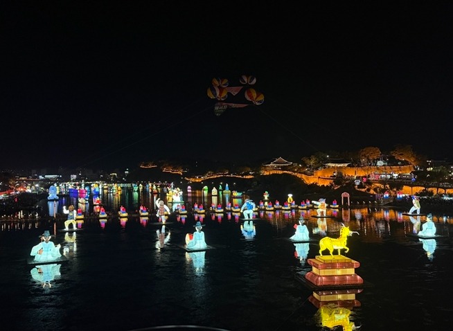 Laternenfestival in Jinju: Das Jinju Namgang Yudeung Festival