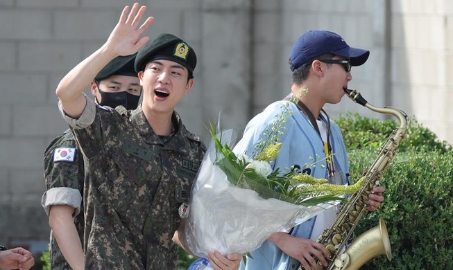 Jins Rückkehr aus dem Militärdienst