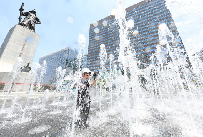 Planschen auf dem Gwanghwamun-Platz