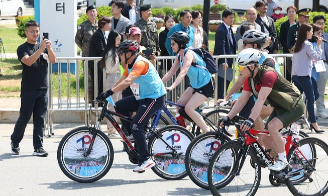 Fahrrad-Allianz: Um sich an Koreakrieg-Veteranen zu erinnern