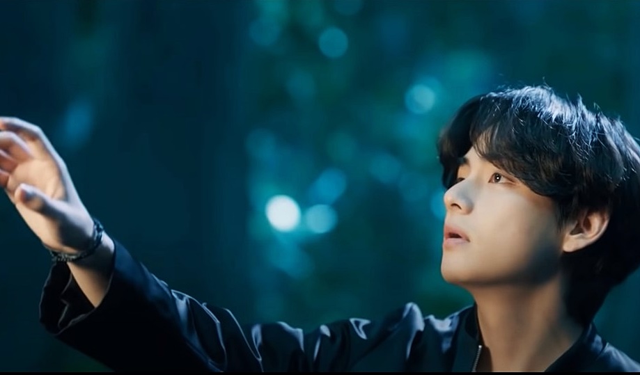 „Christmas Tree“ von BTS V debütiert in den Hot 100-Charts von Billboard