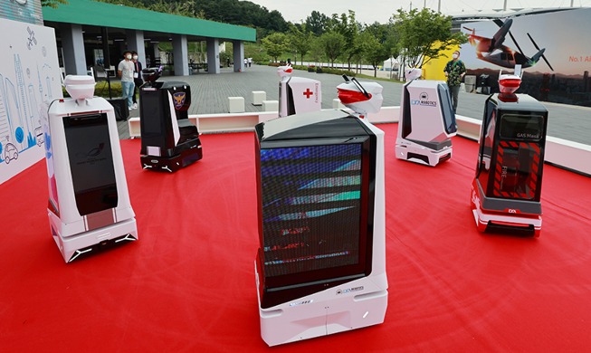 [Korea in Fotos] Performance von selbstfahrenden KI-Robotern
