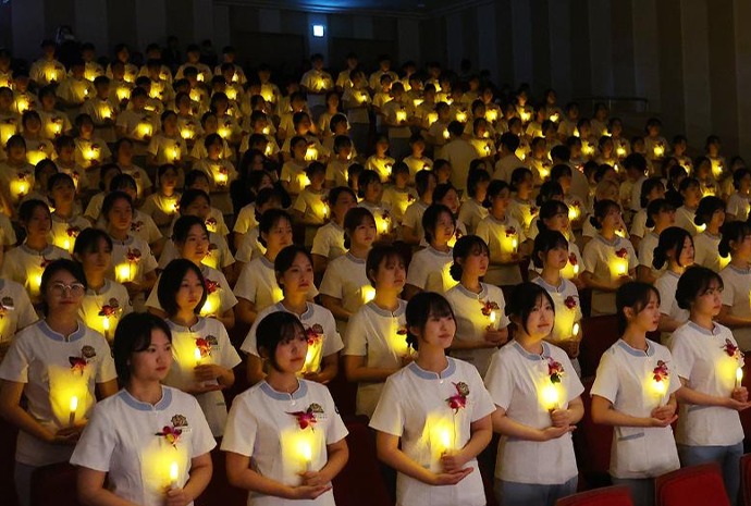 77. Florence Nightingale Pledge Ceremony