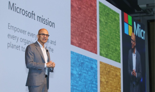 CEO von Microsoft lobt Präsident Moons Führung in unsicheren Zeiten