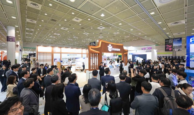 Bevorzugte Einreise gilt nun für bis zu zwei Begleitpersonen der Konferenzteilnehmer