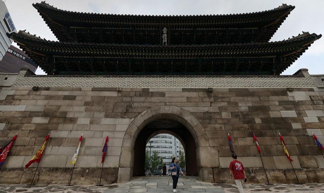 Eröffnung des Sungnyemun-Tors während der Regenzeit