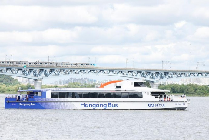 Hangang-Bus im Betrieb