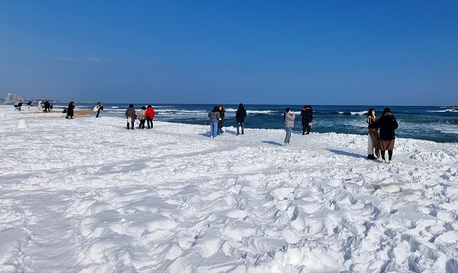 Weiße Landschaft am Gyeongpo-Strand