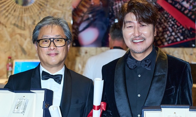 Park Chan-wook wird in Cannes als bester Regisseur und Song Kang-ho als bester Schauspieler ausgezeichnet